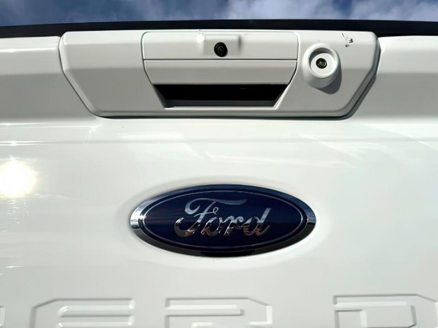 2023 WHITE /Medium Dark Slate Ford F-350 (1FT8W3BT1PE) with an Powerstroke 67L V-8 diesel direct injection engine, Automatic transmission, located at 1175 N Woodruff Ave, Idaho Falls, ID, 83401, 43.506901, -111.999657 - At Timberline Auto, finding a great deal on your next vehicle is always easy! Our experienced sales staff's goal is to help find you the right vehicle at the right price! Our knowledgeable finance department has options for almost any credit score. We offer extended service contract options to prote - Photo#3