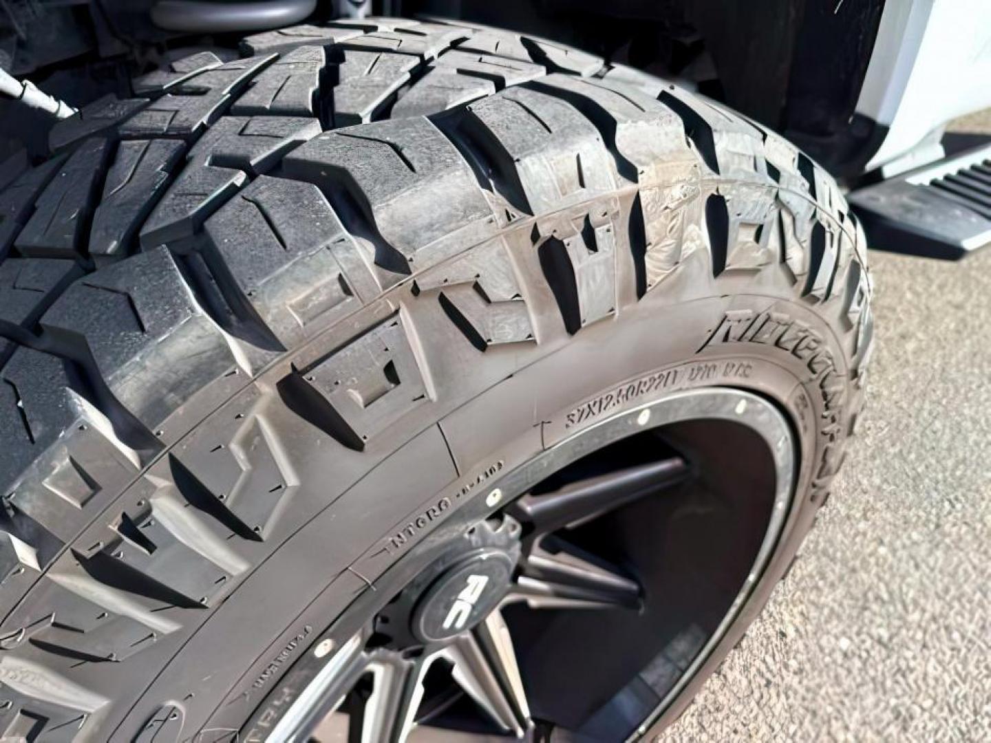 2023 WHITE /Medium Dark Slate Ford F-350 (1FT8W3BT1PE) with an Powerstroke 67L V-8 diesel direct injection engine, Automatic transmission, located at 1175 N Woodruff Ave, Idaho Falls, ID, 83401, 43.506901, -111.999657 - At Timberline Auto, finding a great deal on your next vehicle is always easy! Our experienced sales staff's goal is to help find you the right vehicle at the right price! Our knowledgeable finance department has options for almost any credit score. We offer extended service contract options to prote - Photo#9