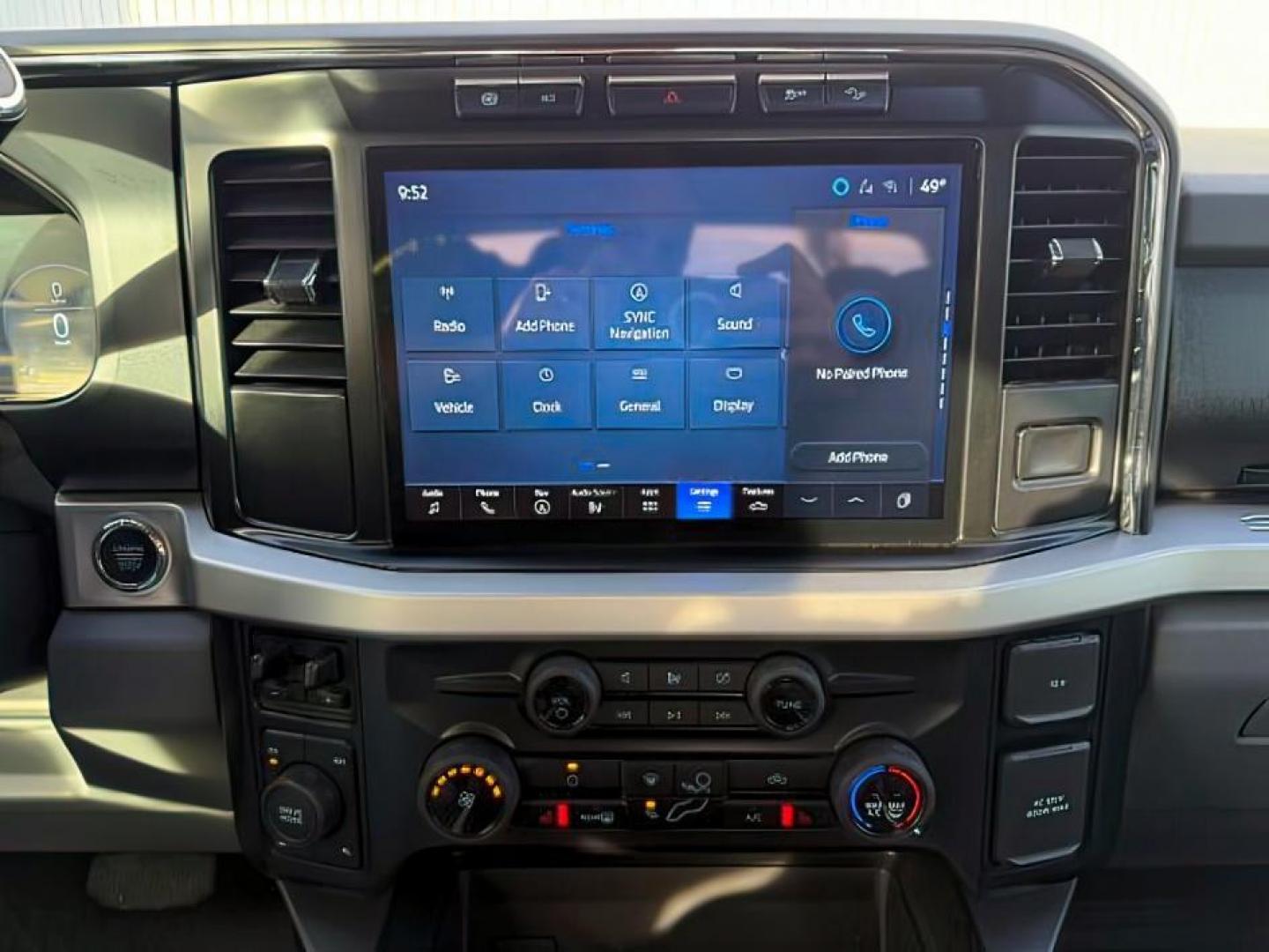 2023 WHITE /Medium Dark Slate Ford F-350 (1FT8W3BT1PE) with an Powerstroke 67L V-8 diesel direct injection engine, Automatic transmission, located at 1175 N Woodruff Ave, Idaho Falls, ID, 83401, 43.506901, -111.999657 - At Timberline Auto, finding a great deal on your next vehicle is always easy! Our experienced sales staff's goal is to help find you the right vehicle at the right price! Our knowledgeable finance department has options for almost any credit score. We offer extended service contract options to prote - Photo#15