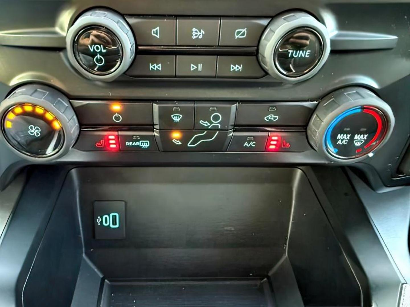 2023 WHITE /Medium Dark Slate Ford F-350 (1FT8W3BT1PE) with an Powerstroke 67L V-8 diesel direct injection engine, Automatic transmission, located at 1175 N Woodruff Ave, Idaho Falls, ID, 83401, 43.506901, -111.999657 - At Timberline Auto, finding a great deal on your next vehicle is always easy! Our experienced sales staff's goal is to help find you the right vehicle at the right price! Our knowledgeable finance department has options for almost any credit score. We offer extended service contract options to prote - Photo#17