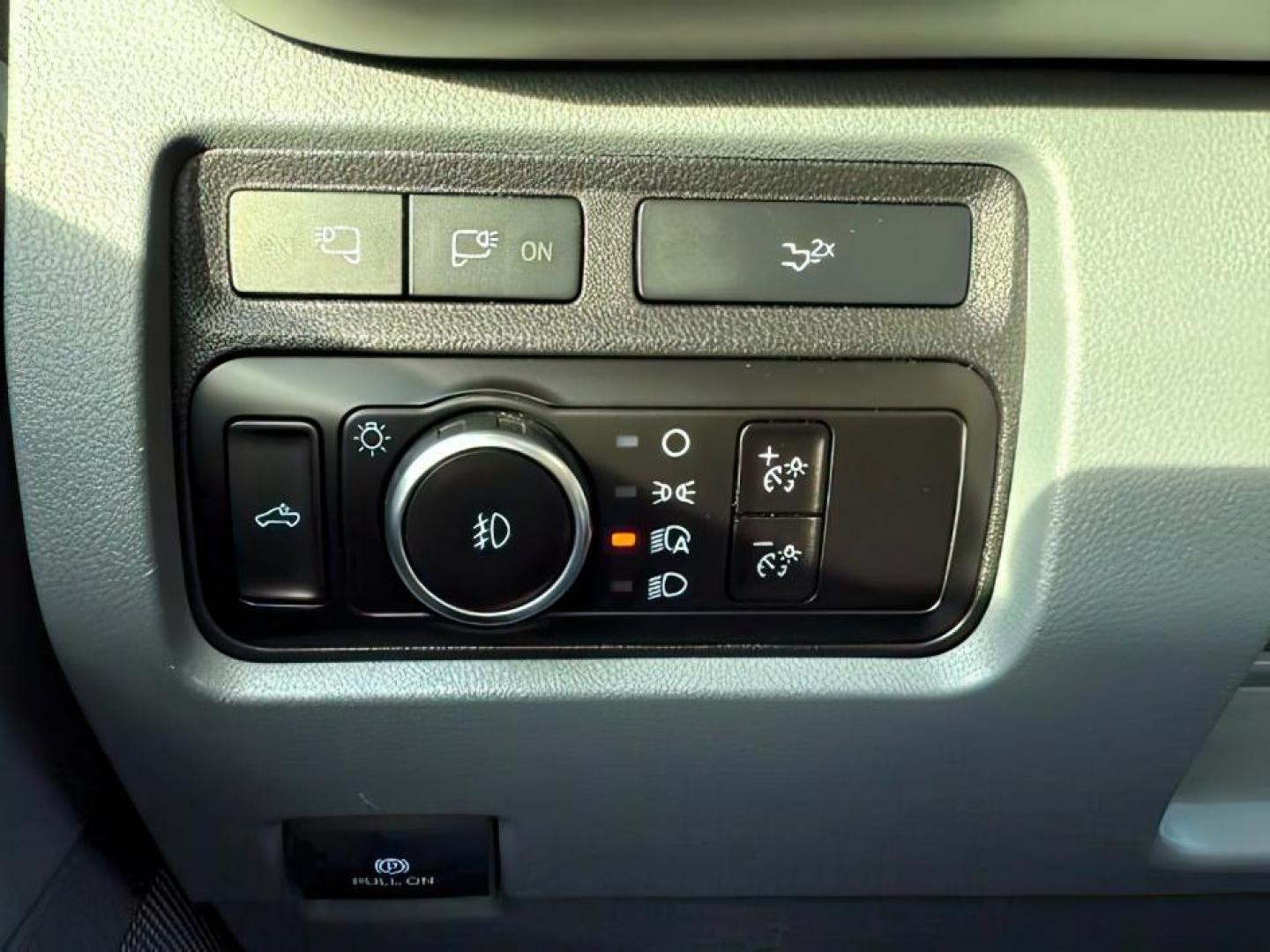 2023 WHITE /Medium Dark Slate Ford F-350 (1FT8W3BT1PE) with an Powerstroke 67L V-8 diesel direct injection engine, Automatic transmission, located at 1175 N Woodruff Ave, Idaho Falls, ID, 83401, 43.506901, -111.999657 - At Timberline Auto, finding a great deal on your next vehicle is always easy! Our experienced sales staff's goal is to help find you the right vehicle at the right price! Our knowledgeable finance department has options for almost any credit score. We offer extended service contract options to prote - Photo#19