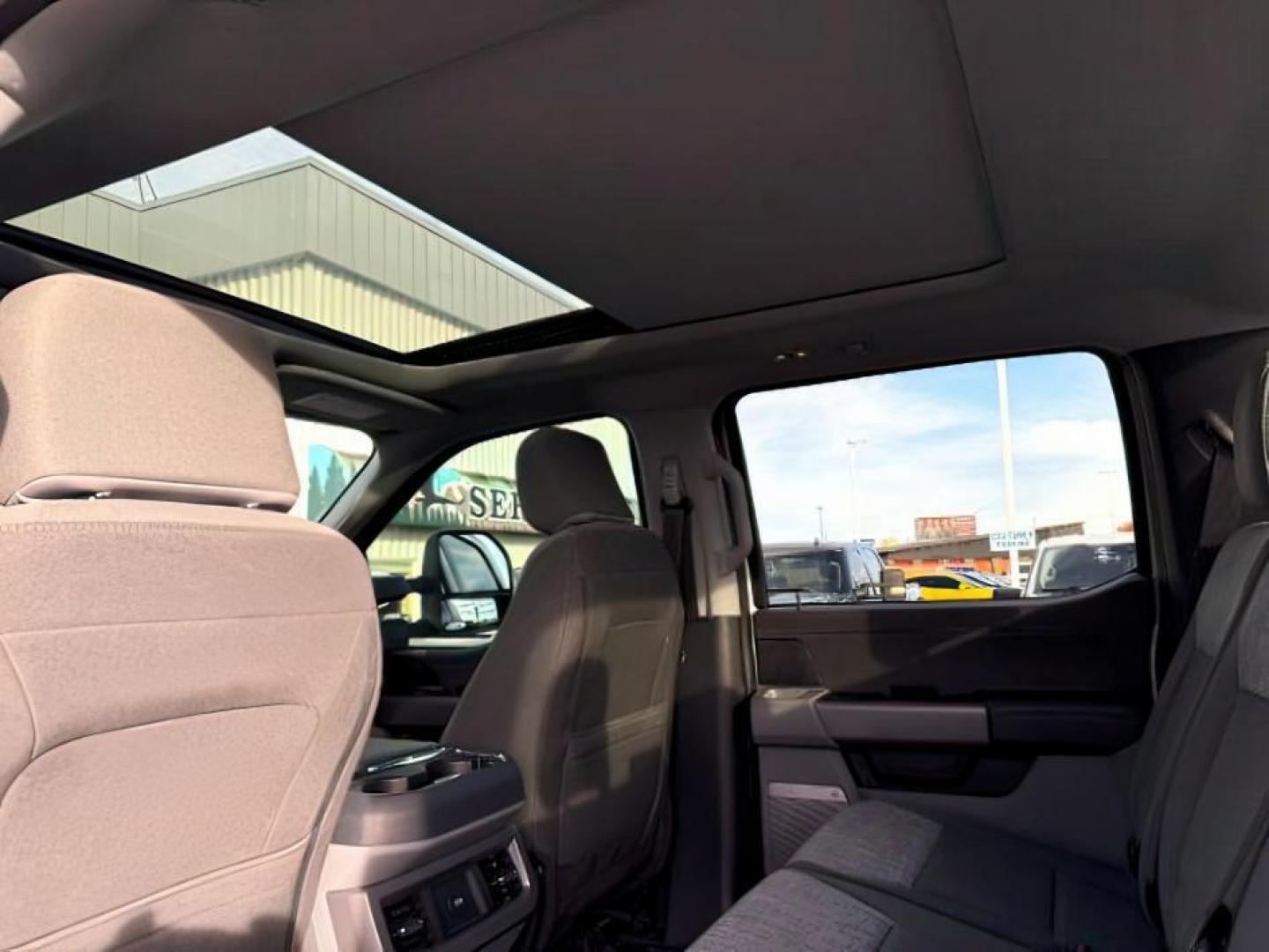 2023 WHITE /Medium Dark Slate Ford F-350 (1FT8W3BT1PE) with an Powerstroke 67L V-8 diesel direct injection engine, Automatic transmission, located at 1175 N Woodruff Ave, Idaho Falls, ID, 83401, 43.506901, -111.999657 - At Timberline Auto, finding a great deal on your next vehicle is always easy! Our experienced sales staff's goal is to help find you the right vehicle at the right price! Our knowledgeable finance department has options for almost any credit score. We offer extended service contract options to prote - Photo#24