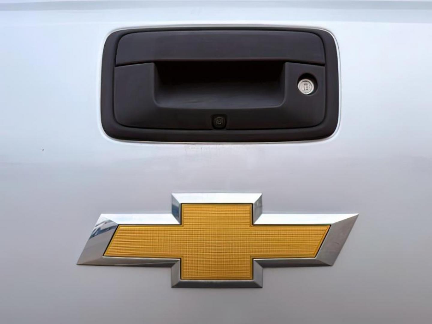 2017 SILVER /Jet Black Chevrolet Silverado 1500 (1GCVKNEC4HZ) with an 53 engine, Automatic transmission, located at 1175 N Woodruff Ave, Idaho Falls, ID, 83401, 43.506901, -111.999657 - At Timberline Auto, finding a great deal on your next vehicle is always easy! Our experienced sales staff's goal is to help find you the right vehicle at the right price! Our knowledgeable finance department has options for almost any credit score. We offer extended service contract options to prote - Photo#4