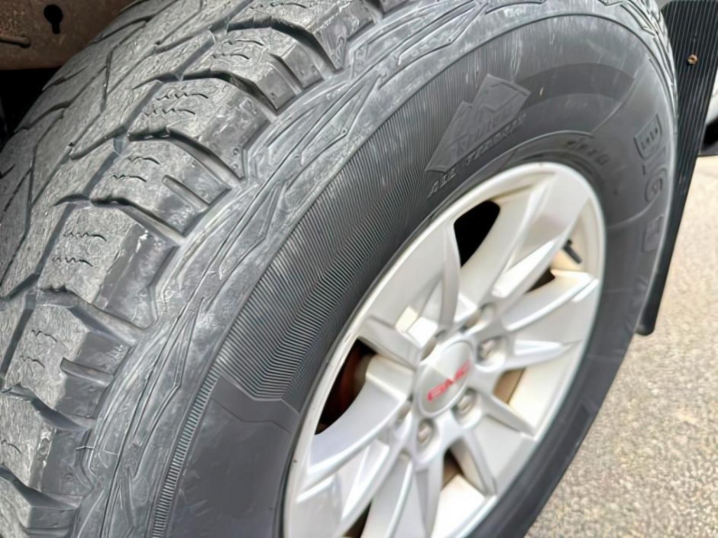 2017 SILVER /Jet Black Chevrolet Silverado 1500 (1GCVKNEC4HZ) with an 53 engine, Automatic transmission, located at 1175 N Woodruff Ave, Idaho Falls, ID, 83401, 43.506901, -111.999657 - At Timberline Auto, finding a great deal on your next vehicle is always easy! Our experienced sales staff's goal is to help find you the right vehicle at the right price! Our knowledgeable finance department has options for almost any credit score. We offer extended service contract options to prote - Photo#10