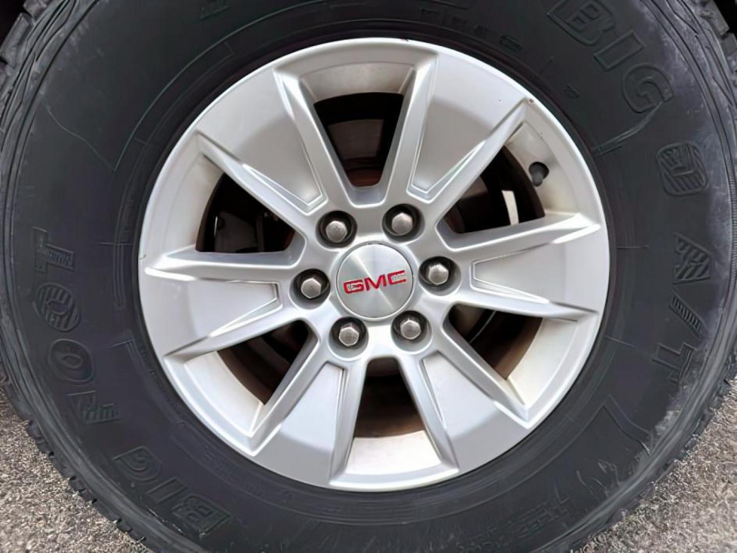 2017 SILVER /Jet Black Chevrolet Silverado 1500 (1GCVKNEC4HZ) with an 53 engine, Automatic transmission, located at 1175 N Woodruff Ave, Idaho Falls, ID, 83401, 43.506901, -111.999657 - At Timberline Auto, finding a great deal on your next vehicle is always easy! Our experienced sales staff's goal is to help find you the right vehicle at the right price! Our knowledgeable finance department has options for almost any credit score. We offer extended service contract options to prote - Photo#11