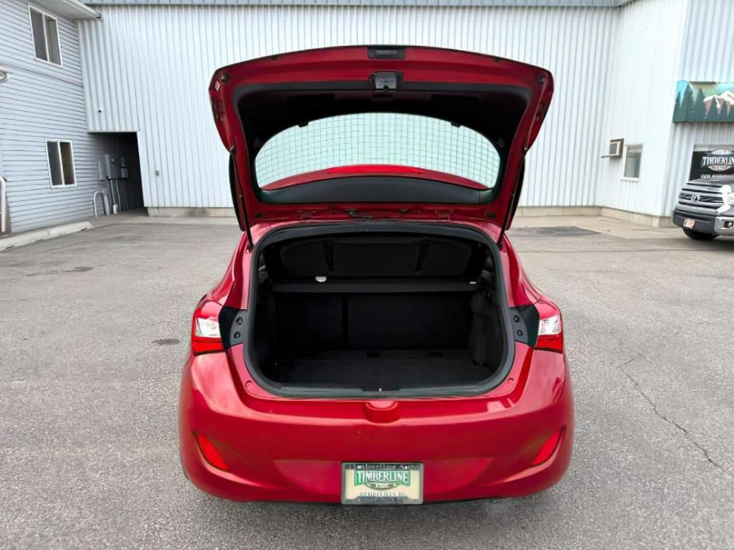 2015 RED /CLOTH Hyundai Elantra GT (KMHD35LH1FU) with an 20 engine, Automatic transmission, located at 1175 N Woodruff Ave, Idaho Falls, ID, 83401, 43.506901, -111.999657 - At Timberline Auto, finding a great deal on your next vehicle is always easy! Our experienced sales staff's goal is to help find you the right vehicle at the right price! Our knowledgeable finance department has options for almost any credit score. We offer extended service contract options to prote - Photo#4