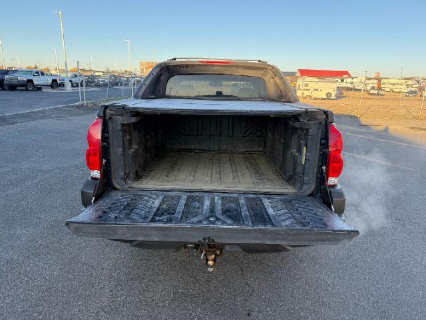 2005 BLACK /Gray/Dark Charcoal Chevrolet Avalanche 1500 (3GNEK12Z15G) with an 53 engine, Automatic transmission, located at 1175 N Woodruff Ave, Idaho Falls, ID, 83401, 43.506901, -111.999657 - At Timberline Auto, finding a great deal on your next vehicle is always easy! Our experienced sales staff's goal is to help find you the right vehicle at the right price! Our knowledgeable finance department has options for almost any credit score. We offer extended service contract options to prote - Photo#26