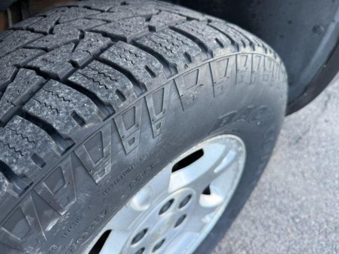 2005 BLACK /Gray/Dark Charcoal Chevrolet Avalanche 1500 (3GNEK12Z15G) with an 53 engine, Automatic transmission, located at 1175 N Woodruff Ave, Idaho Falls, ID, 83401, 43.506901, -111.999657 - At Timberline Auto, finding a great deal on your next vehicle is always easy! Our experienced sales staff's goal is to help find you the right vehicle at the right price! Our knowledgeable finance department has options for almost any credit score. We offer extended service contract options to prote - Photo#31