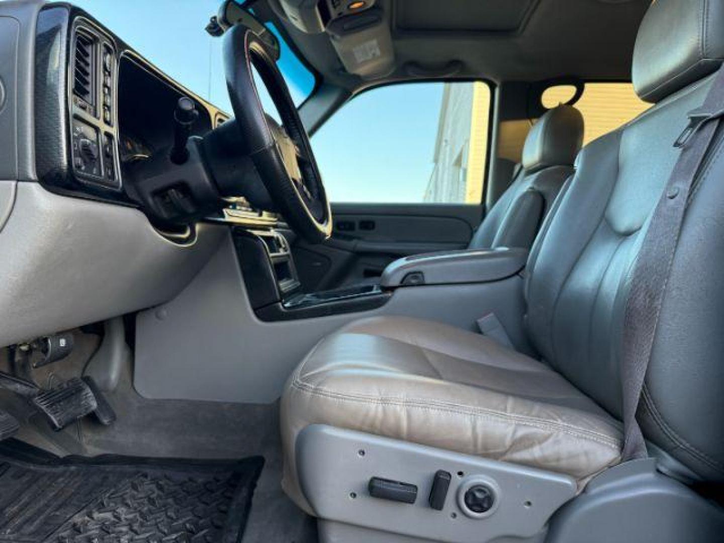 2005 BLACK /Gray/Dark Charcoal Chevrolet Avalanche 1500 (3GNEK12Z15G) with an 53 engine, Automatic transmission, located at 1175 N Woodruff Ave, Idaho Falls, ID, 83401, 43.506901, -111.999657 - At Timberline Auto, finding a great deal on your next vehicle is always easy! Our experienced sales staff's goal is to help find you the right vehicle at the right price! Our knowledgeable finance department has options for almost any credit score. We offer extended service contract options to prote - Photo#33