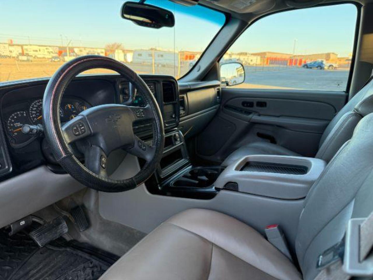 2005 BLACK /Gray/Dark Charcoal Chevrolet Avalanche 1500 (3GNEK12Z15G) with an 53 engine, Automatic transmission, located at 1175 N Woodruff Ave, Idaho Falls, ID, 83401, 43.506901, -111.999657 - At Timberline Auto, finding a great deal on your next vehicle is always easy! Our experienced sales staff's goal is to help find you the right vehicle at the right price! Our knowledgeable finance department has options for almost any credit score. We offer extended service contract options to prote - Photo#34