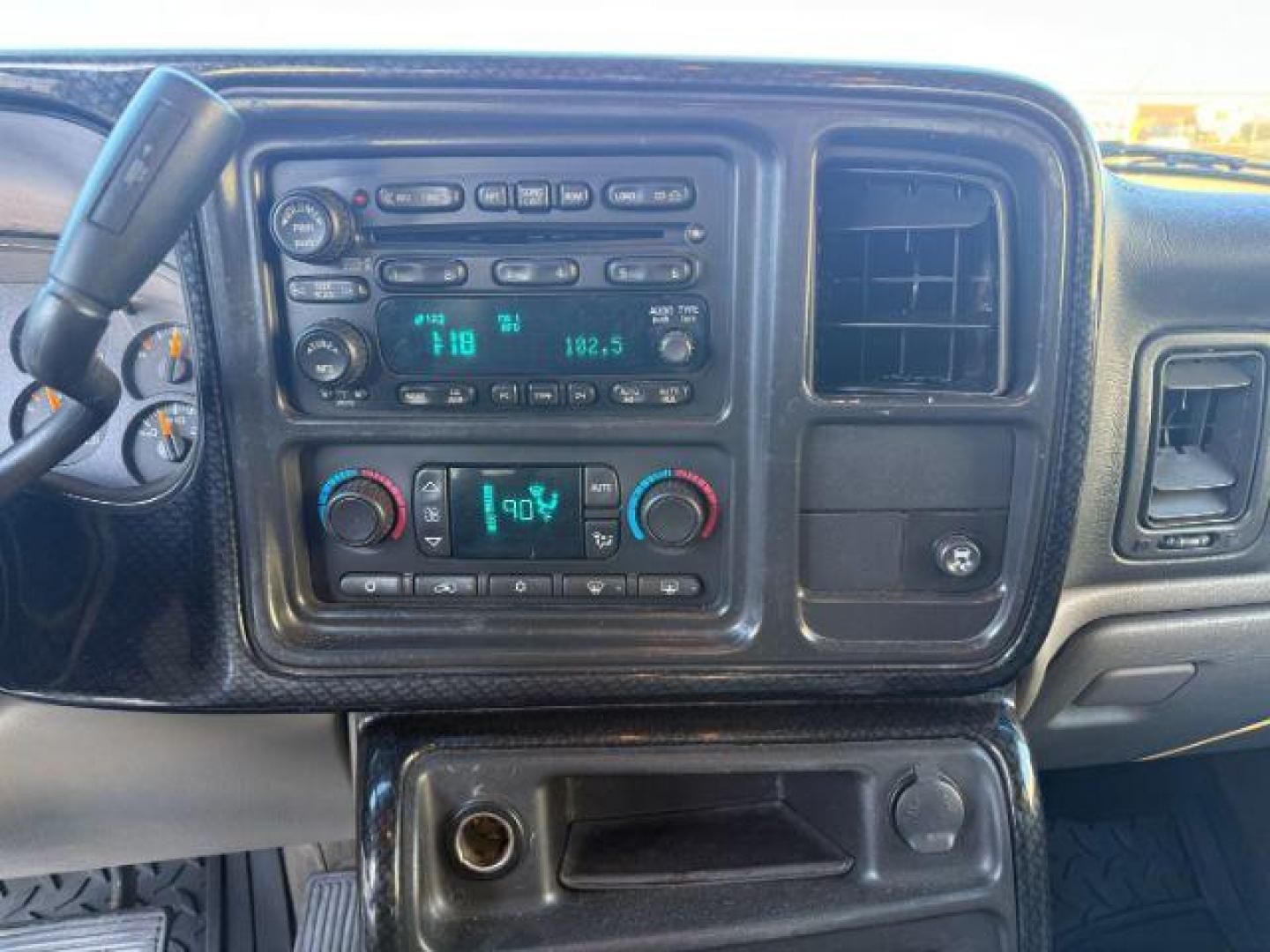 2005 BLACK /Gray/Dark Charcoal Chevrolet Avalanche 1500 (3GNEK12Z15G) with an 53 engine, Automatic transmission, located at 1175 N Woodruff Ave, Idaho Falls, ID, 83401, 43.506901, -111.999657 - At Timberline Auto, finding a great deal on your next vehicle is always easy! Our experienced sales staff's goal is to help find you the right vehicle at the right price! Our knowledgeable finance department has options for almost any credit score. We offer extended service contract options to prote - Photo#36