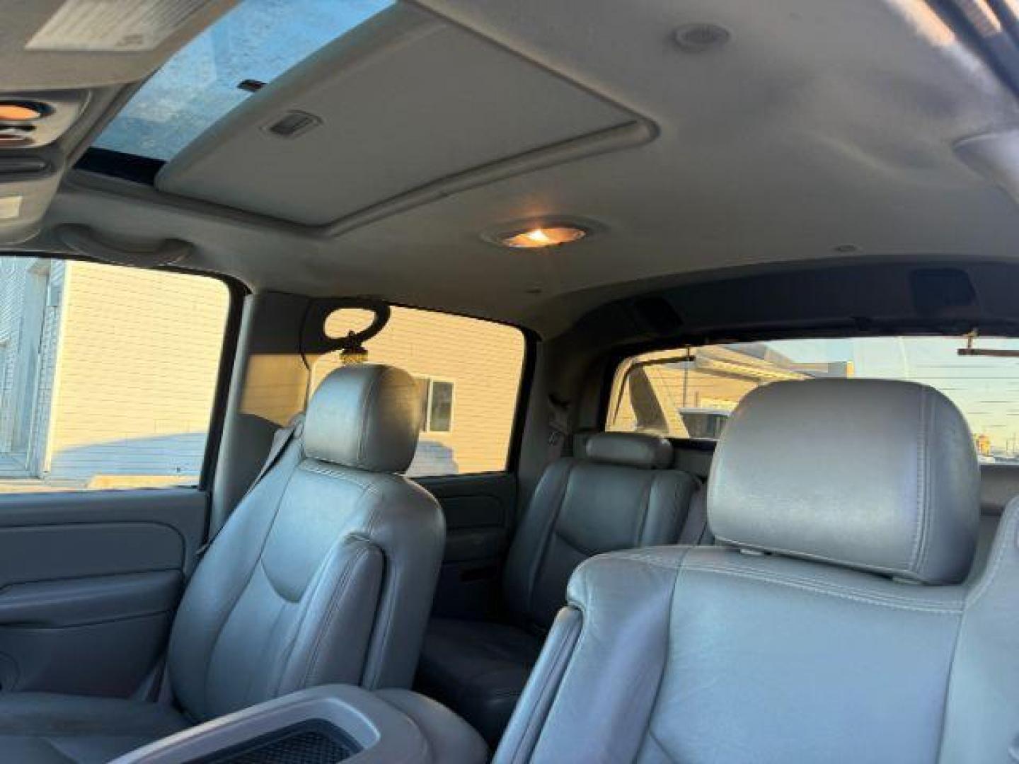 2005 BLACK /Gray/Dark Charcoal Chevrolet Avalanche 1500 (3GNEK12Z15G) with an 53 engine, Automatic transmission, located at 1175 N Woodruff Ave, Idaho Falls, ID, 83401, 43.506901, -111.999657 - At Timberline Auto, finding a great deal on your next vehicle is always easy! Our experienced sales staff's goal is to help find you the right vehicle at the right price! Our knowledgeable finance department has options for almost any credit score. We offer extended service contract options to prote - Photo#39