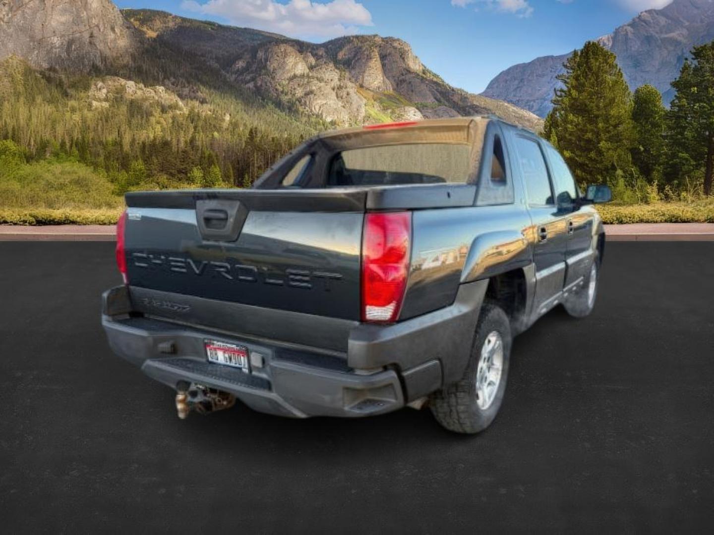 2005 BLACK /Gray/Dark Charcoal Chevrolet Avalanche 1500 (3GNEK12Z15G) with an 53 engine, Automatic transmission, located at 1175 N Woodruff Ave, Idaho Falls, ID, 83401, 43.506901, -111.999657 - At Timberline Auto, finding a great deal on your next vehicle is always easy! Our experienced sales staff's goal is to help find you the right vehicle at the right price! Our knowledgeable finance department has options for almost any credit score. We offer extended service contract options to prote - Photo#5