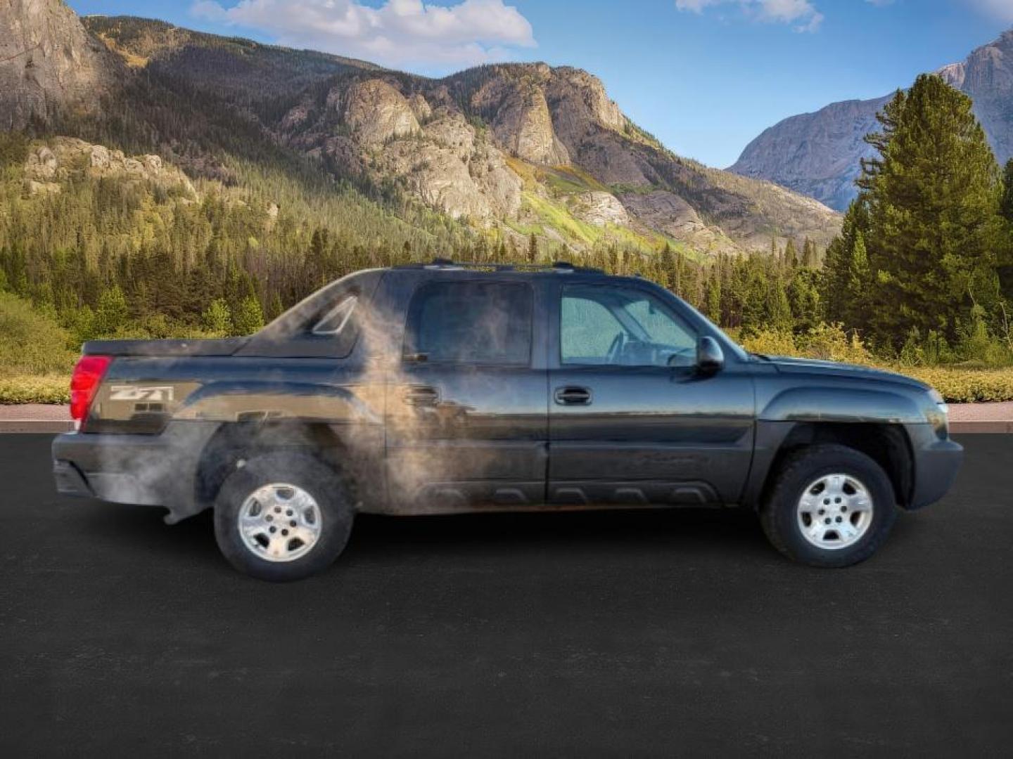 2005 BLACK /Gray/Dark Charcoal Chevrolet Avalanche 1500 (3GNEK12Z15G) with an 53 engine, Automatic transmission, located at 1175 N Woodruff Ave, Idaho Falls, ID, 83401, 43.506901, -111.999657 - At Timberline Auto, finding a great deal on your next vehicle is always easy! Our experienced sales staff's goal is to help find you the right vehicle at the right price! Our knowledgeable finance department has options for almost any credit score. We offer extended service contract options to prote - Photo#6