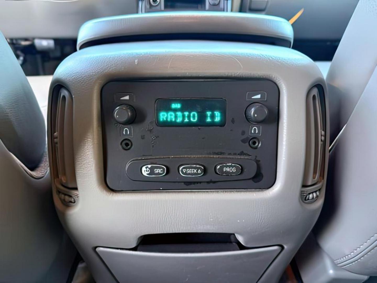 2005 BLACK /Gray/Dark Charcoal Chevrolet Avalanche 1500 (3GNEK12Z15G) with an 53 engine, Automatic transmission, located at 1175 N Woodruff Ave, Idaho Falls, ID, 83401, 43.506901, -111.999657 - At Timberline Auto, finding a great deal on your next vehicle is always easy! Our experienced sales staff's goal is to help find you the right vehicle at the right price! Our knowledgeable finance department has options for almost any credit score. We offer extended service contract options to prote - Photo#20