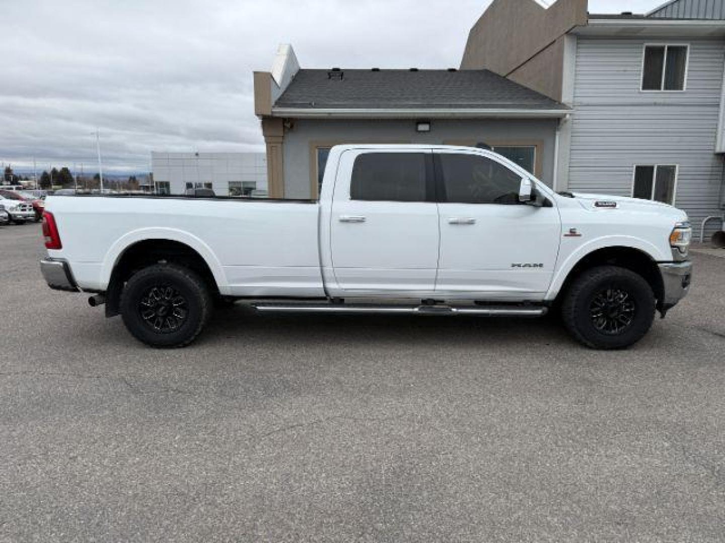 2020 Bright White Clearcoat /Black Ram 3500 (3C63R3JL8LG) with an Cummins High Output 67L I-6 diesel direct injecti engine, Automatic transmission, located at 1175 N Woodruff Ave, Idaho Falls, ID, 83401, 43.506901, -111.999657 - At Timberline Auto, finding a great deal on your next vehicle is always easy! Our experienced sales staff's goal is to help find you the right vehicle at the right price! Our knowledgeable finance department has options for almost any credit score. We offer extended service contract options to prote - Photo#34