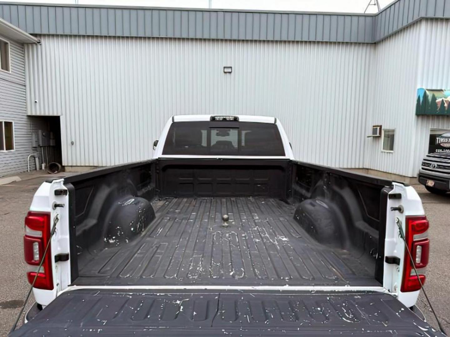 2020 Bright White Clearcoat /Black Ram 3500 (3C63R3JL8LG) with an Cummins High Output 67L I-6 diesel direct injecti engine, Automatic transmission, located at 1175 N Woodruff Ave, Idaho Falls, ID, 83401, 43.506901, -111.999657 - At Timberline Auto, finding a great deal on your next vehicle is always easy! Our experienced sales staff's goal is to help find you the right vehicle at the right price! Our knowledgeable finance department has options for almost any credit score. We offer extended service contract options to prote - Photo#5