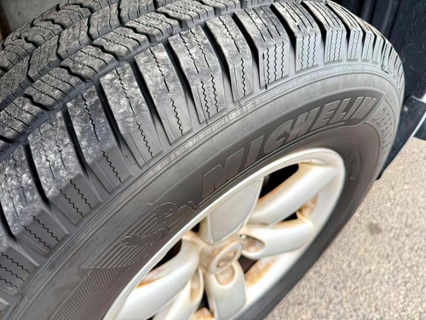 2012 SILVER /Charcoal Nissan Titan (1N6BA0EJ5CN) with an Endurance 56L V-8 DOHC engine, Automatic transmission, located at 1175 N Woodruff Ave, Idaho Falls, ID, 83401, 43.506901, -111.999657 - At Timberline Auto, finding a great deal on your next vehicle is always easy! Our experienced sales staff's goal is to help find you the right vehicle at the right price! Our knowledgeable finance department has options for almost any credit score. We offer extended service contract options to prote - Photo#8