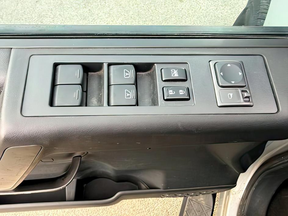2012 SILVER /Charcoal Nissan Titan SV (1N6BA0EJ5CN) with an Endurance 5.6L V-8 DOHC engine, AUTOMATIC transmission, located at 1235 N Woodruff Ave., Idaho Falls, 83401, (208) 523-1053, 43.507172, -112.000488 - At Timberline Auto, finding a great deal on your next vehicle is always easy! Our experienced sales staff's goal is to help find you the right vehicle at the right price! Our knowledgeable finance department has options for almost any credit score. We offer extended service contract options to prote - Photo#16