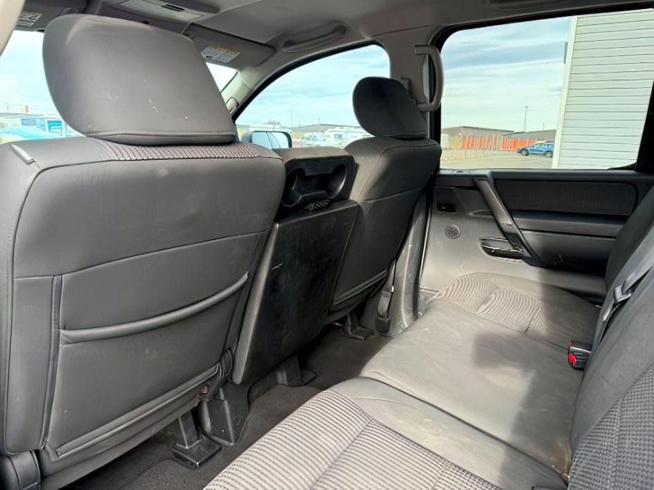 2012 SILVER /Charcoal Nissan Titan SV (1N6BA0EJ5CN) with an Endurance 5.6L V-8 DOHC engine, AUTOMATIC transmission, located at 1235 N Woodruff Ave., Idaho Falls, 83401, (208) 523-1053, 43.507172, -112.000488 - At Timberline Auto, finding a great deal on your next vehicle is always easy! Our experienced sales staff's goal is to help find you the right vehicle at the right price! Our knowledgeable finance department has options for almost any credit score. We offer extended service contract options to prote - Photo#18