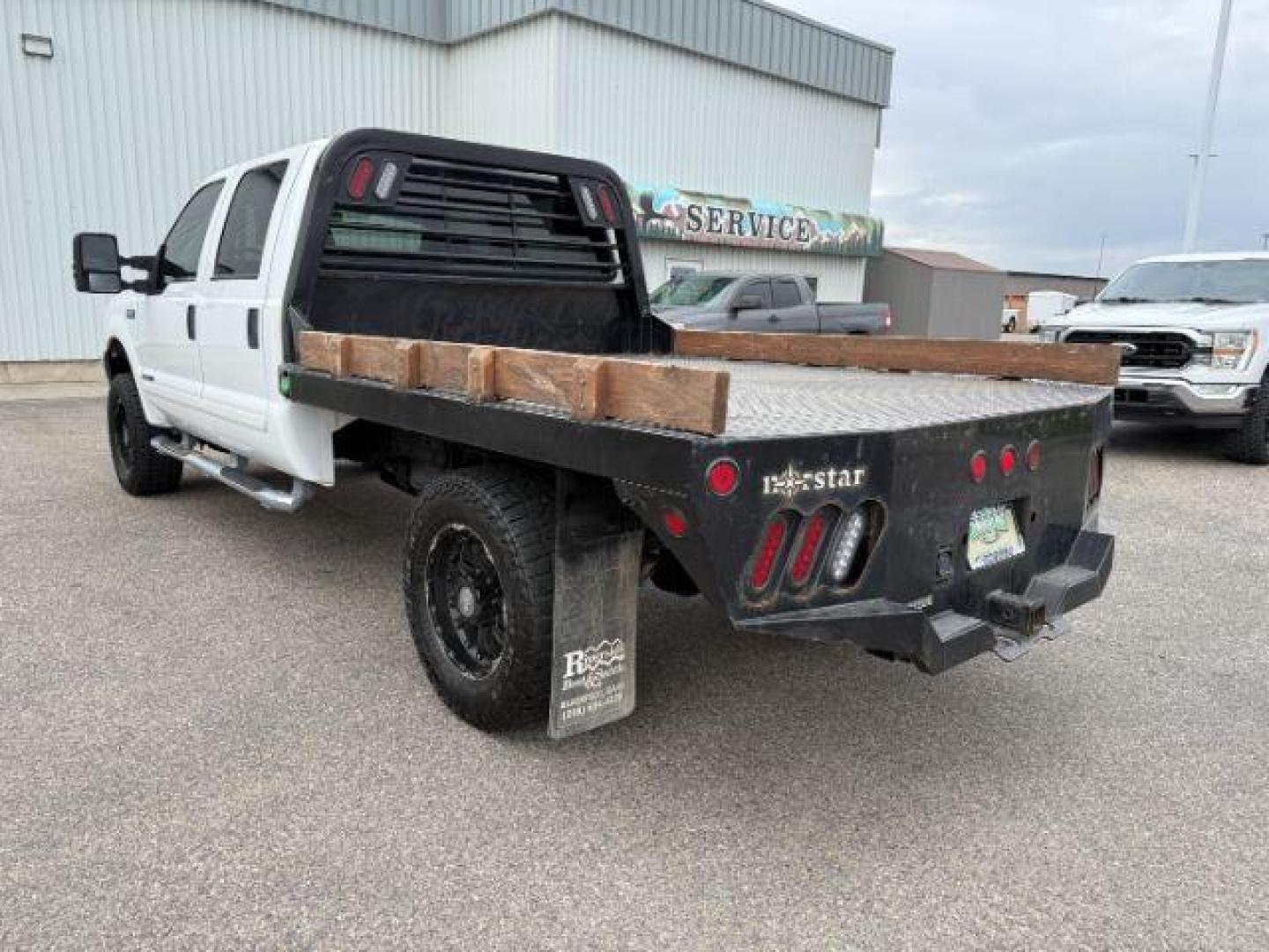 2002 WHITE /Medium Flint Ford F-250 (1FTNW21F82E) with an Powerstroke 73L V-8 diesel direct injection engine, Automatic transmission, located at 1175 N Woodruff Ave, Idaho Falls, ID, 83401, 43.506901, -111.999657 - At Timberline Auto, finding a great deal on your next vehicle is always easy! Our experienced sales staff's goal is to help find you the right vehicle at the right price! Our knowledgeable finance department has options for almost any credit score. We offer extended service contract options to prote - Photo#22