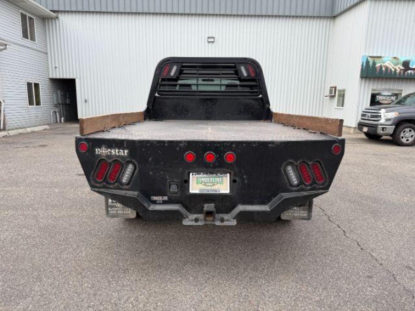 2002 WHITE /Medium Flint Ford F-250 (1FTNW21F82E) with an Powerstroke 73L V-8 diesel direct injection engine, Automatic transmission, located at 1175 N Woodruff Ave, Idaho Falls, ID, 83401, 43.506901, -111.999657 - At Timberline Auto, finding a great deal on your next vehicle is always easy! Our experienced sales staff's goal is to help find you the right vehicle at the right price! Our knowledgeable finance department has options for almost any credit score. We offer extended service contract options to prote - Photo#23