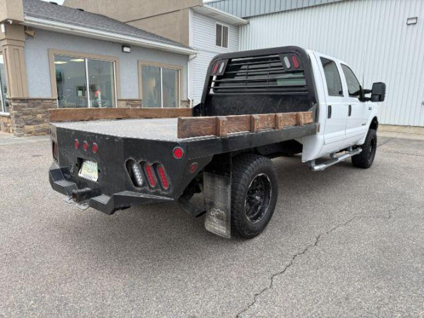 2002 WHITE /Medium Flint Ford F-250 (1FTNW21F82E) with an Powerstroke 73L V-8 diesel direct injection engine, Automatic transmission, located at 1175 N Woodruff Ave, Idaho Falls, ID, 83401, 43.506901, -111.999657 - At Timberline Auto, finding a great deal on your next vehicle is always easy! Our experienced sales staff's goal is to help find you the right vehicle at the right price! Our knowledgeable finance department has options for almost any credit score. We offer extended service contract options to prote - Photo#24