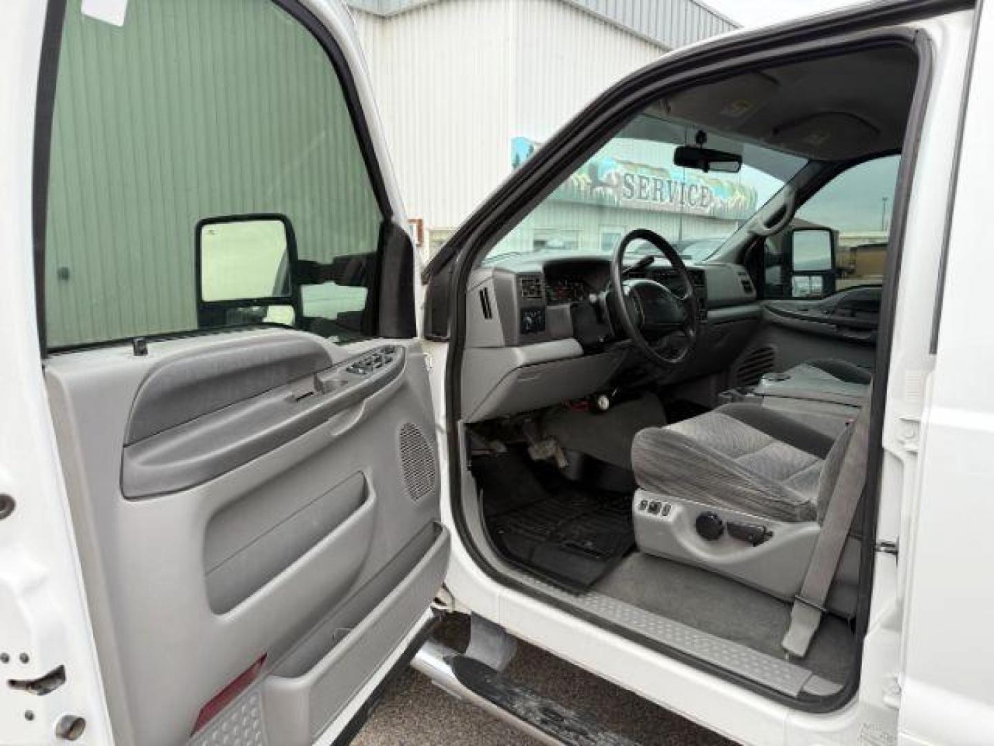 2002 WHITE /Medium Flint Ford F-250 (1FTNW21F82E) with an Powerstroke 73L V-8 diesel direct injection engine, Automatic transmission, located at 1175 N Woodruff Ave, Idaho Falls, ID, 83401, 43.506901, -111.999657 - At Timberline Auto, finding a great deal on your next vehicle is always easy! Our experienced sales staff's goal is to help find you the right vehicle at the right price! Our knowledgeable finance department has options for almost any credit score. We offer extended service contract options to prote - Photo#29