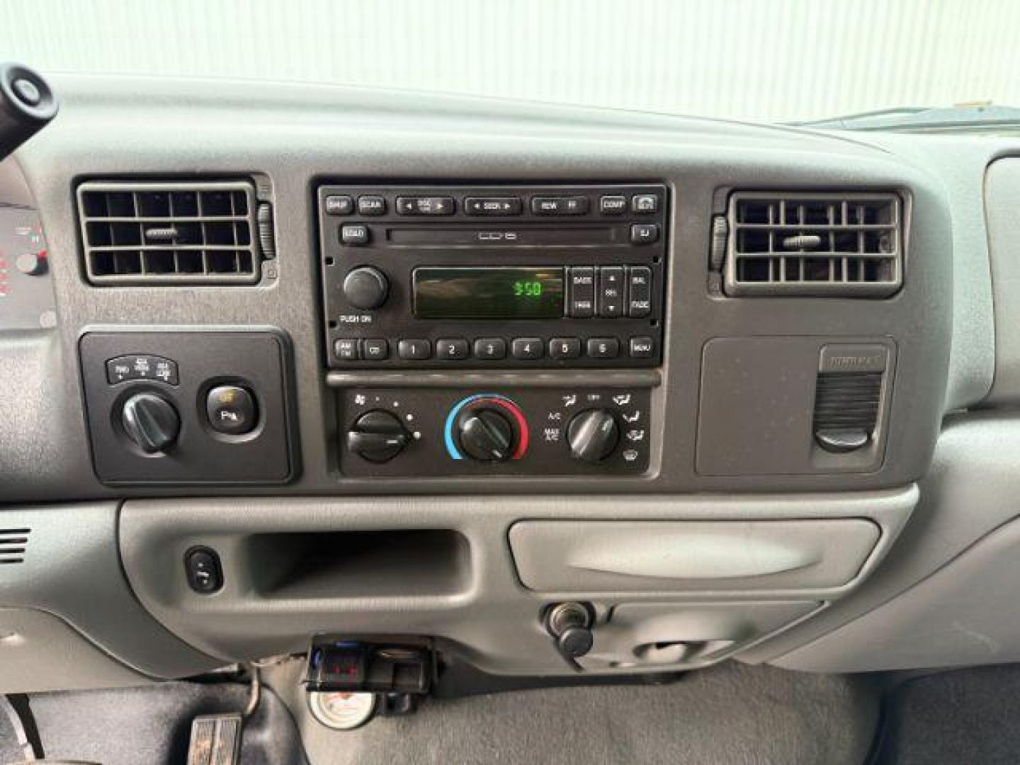 2002 WHITE /Medium Flint Ford F-250 (1FTNW21F82E) with an Powerstroke 73L V-8 diesel direct injection engine, Automatic transmission, located at 1175 N Woodruff Ave, Idaho Falls, ID, 83401, 43.506901, -111.999657 - At Timberline Auto, finding a great deal on your next vehicle is always easy! Our experienced sales staff's goal is to help find you the right vehicle at the right price! Our knowledgeable finance department has options for almost any credit score. We offer extended service contract options to prote - Photo#33