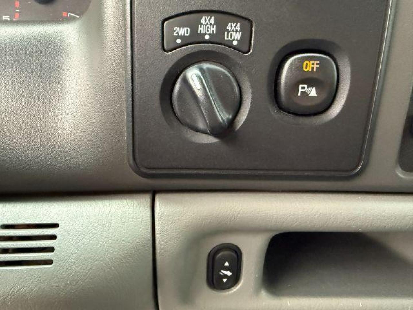 2002 WHITE /Medium Flint Ford F-250 (1FTNW21F82E) with an Powerstroke 73L V-8 diesel direct injection engine, Automatic transmission, located at 1175 N Woodruff Ave, Idaho Falls, ID, 83401, 43.506901, -111.999657 - At Timberline Auto, finding a great deal on your next vehicle is always easy! Our experienced sales staff's goal is to help find you the right vehicle at the right price! Our knowledgeable finance department has options for almost any credit score. We offer extended service contract options to prote - Photo#34