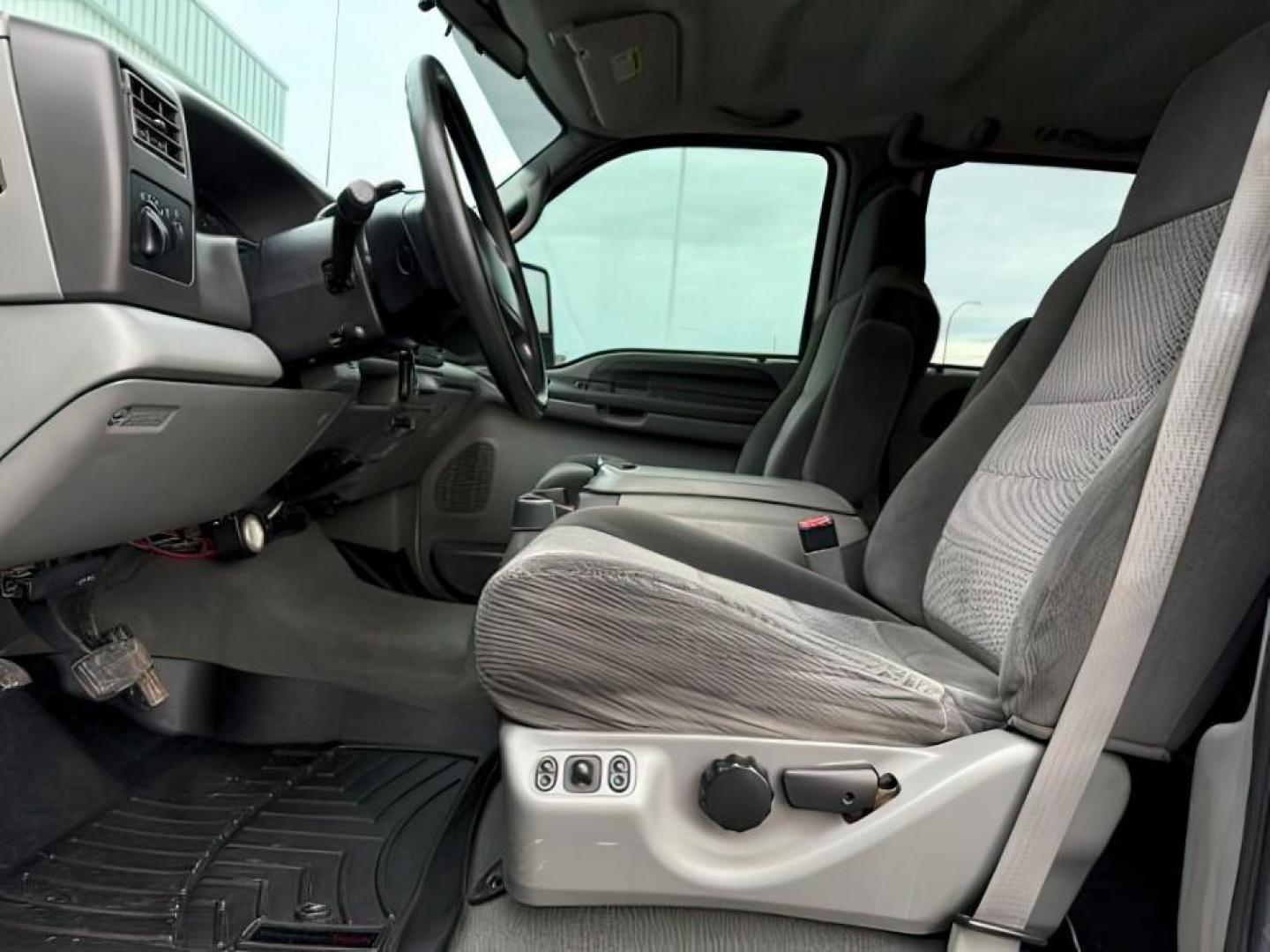 2002 WHITE /Medium Flint Ford F-250 (1FTNW21F82E) with an Powerstroke 73L V-8 diesel direct injection engine, Automatic transmission, located at 1175 N Woodruff Ave, Idaho Falls, ID, 83401, 43.506901, -111.999657 - At Timberline Auto, finding a great deal on your next vehicle is always easy! Our experienced sales staff's goal is to help find you the right vehicle at the right price! Our knowledgeable finance department has options for almost any credit score. We offer extended service contract options to prote - Photo#10