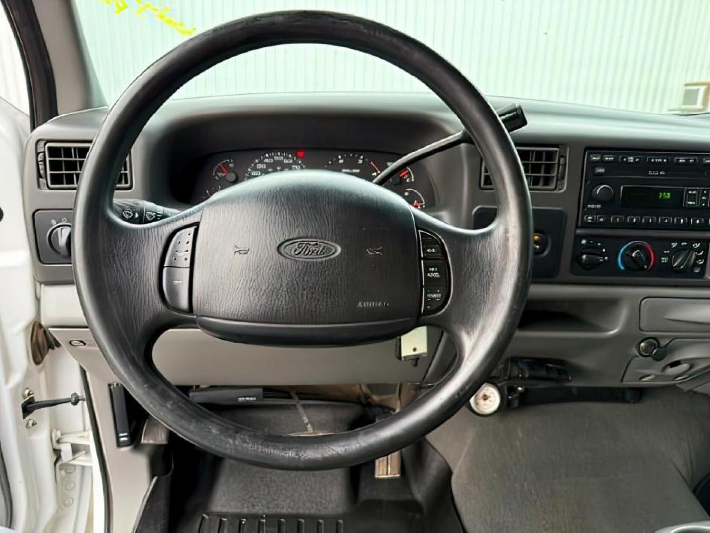 2002 WHITE /Medium Flint Ford F-250 (1FTNW21F82E) with an Powerstroke 73L V-8 diesel direct injection engine, Automatic transmission, located at 1175 N Woodruff Ave, Idaho Falls, ID, 83401, 43.506901, -111.999657 - At Timberline Auto, finding a great deal on your next vehicle is always easy! Our experienced sales staff's goal is to help find you the right vehicle at the right price! Our knowledgeable finance department has options for almost any credit score. We offer extended service contract options to prote - Photo#12