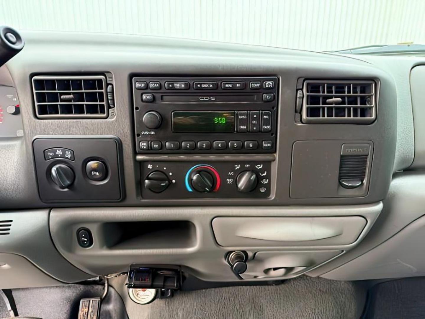 2002 WHITE /Medium Flint Ford F-250 (1FTNW21F82E) with an Powerstroke 73L V-8 diesel direct injection engine, Automatic transmission, located at 1175 N Woodruff Ave, Idaho Falls, ID, 83401, 43.506901, -111.999657 - At Timberline Auto, finding a great deal on your next vehicle is always easy! Our experienced sales staff's goal is to help find you the right vehicle at the right price! Our knowledgeable finance department has options for almost any credit score. We offer extended service contract options to prote - Photo#13