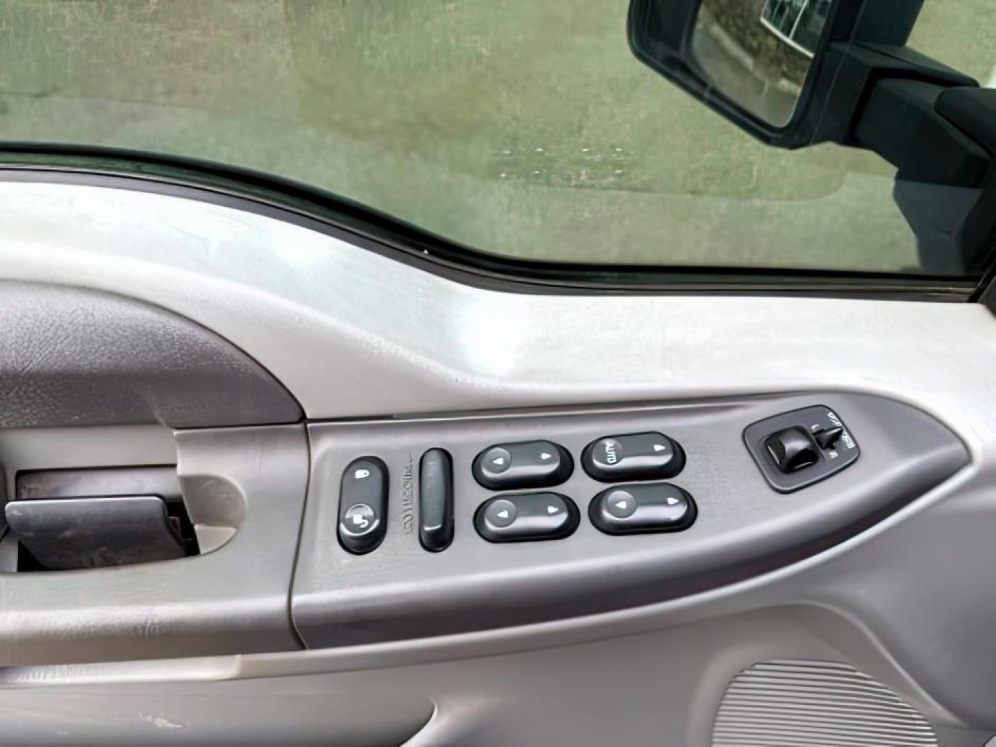 2002 WHITE /Medium Flint Ford F-250 (1FTNW21F82E) with an Powerstroke 73L V-8 diesel direct injection engine, Automatic transmission, located at 1175 N Woodruff Ave, Idaho Falls, ID, 83401, 43.506901, -111.999657 - At Timberline Auto, finding a great deal on your next vehicle is always easy! Our experienced sales staff's goal is to help find you the right vehicle at the right price! Our knowledgeable finance department has options for almost any credit score. We offer extended service contract options to prote - Photo#16