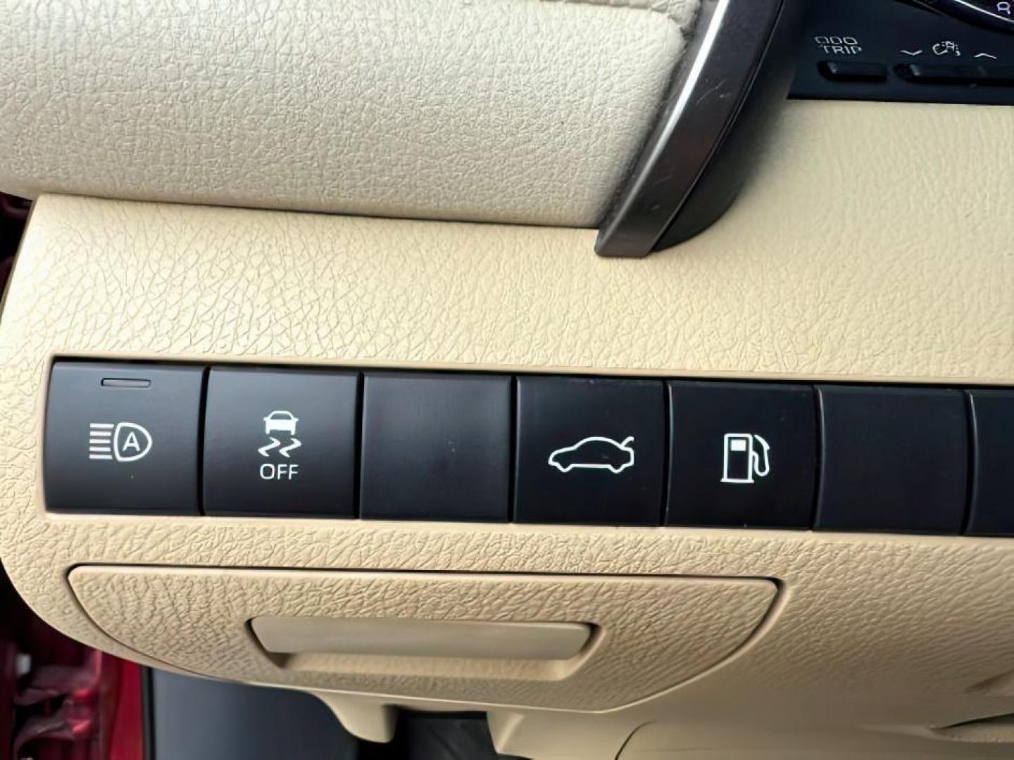 2018 RED /Black Toyota Camry (4T1B11HK9JU) with an 25L I-4 portdirect injection engine, Automatic transmission, located at 1175 N Woodruff Ave, Idaho Falls, ID, 83401, 43.506901, -111.999657 - At Timberline Auto, finding a great deal on your next vehicle is always easy! Our experienced sales staff's goal is to help find you the right vehicle at the right price! Our knowledgeable finance department has options for almost any credit score. We offer extended service contract options to prote - Photo#17