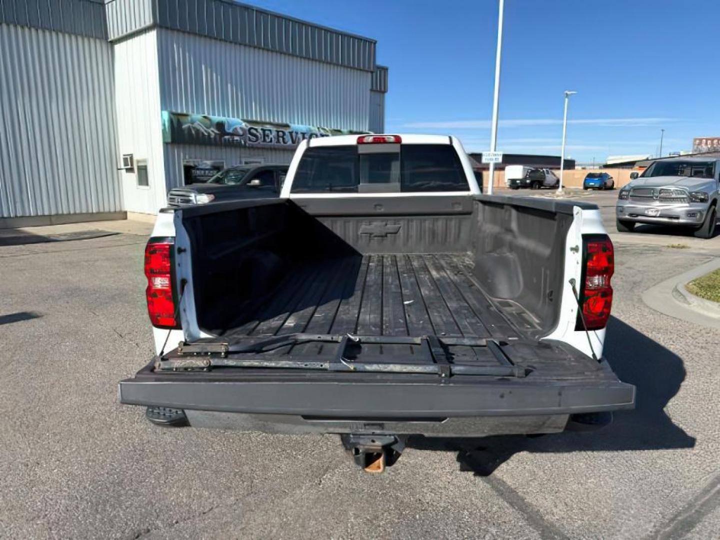 2019 Summit White /Jet Black Chevrolet Silverado 3500HD LTZ (1GC4KXEG9KF) with an 6.0 V8 engine, AUTOMATIC transmission, located at 1235 N Woodruff Ave., Idaho Falls, 83401, (208) 523-1053, 43.507172, -112.000488 - At Timberline Auto, finding a great deal on your next vehicle is always easy! Our experienced sales staff's goal is to help find you the right vehicle at the right price! Our knowledgeable finance department has options for almost any credit score. We offer extended service contract options to prote - Photo#5