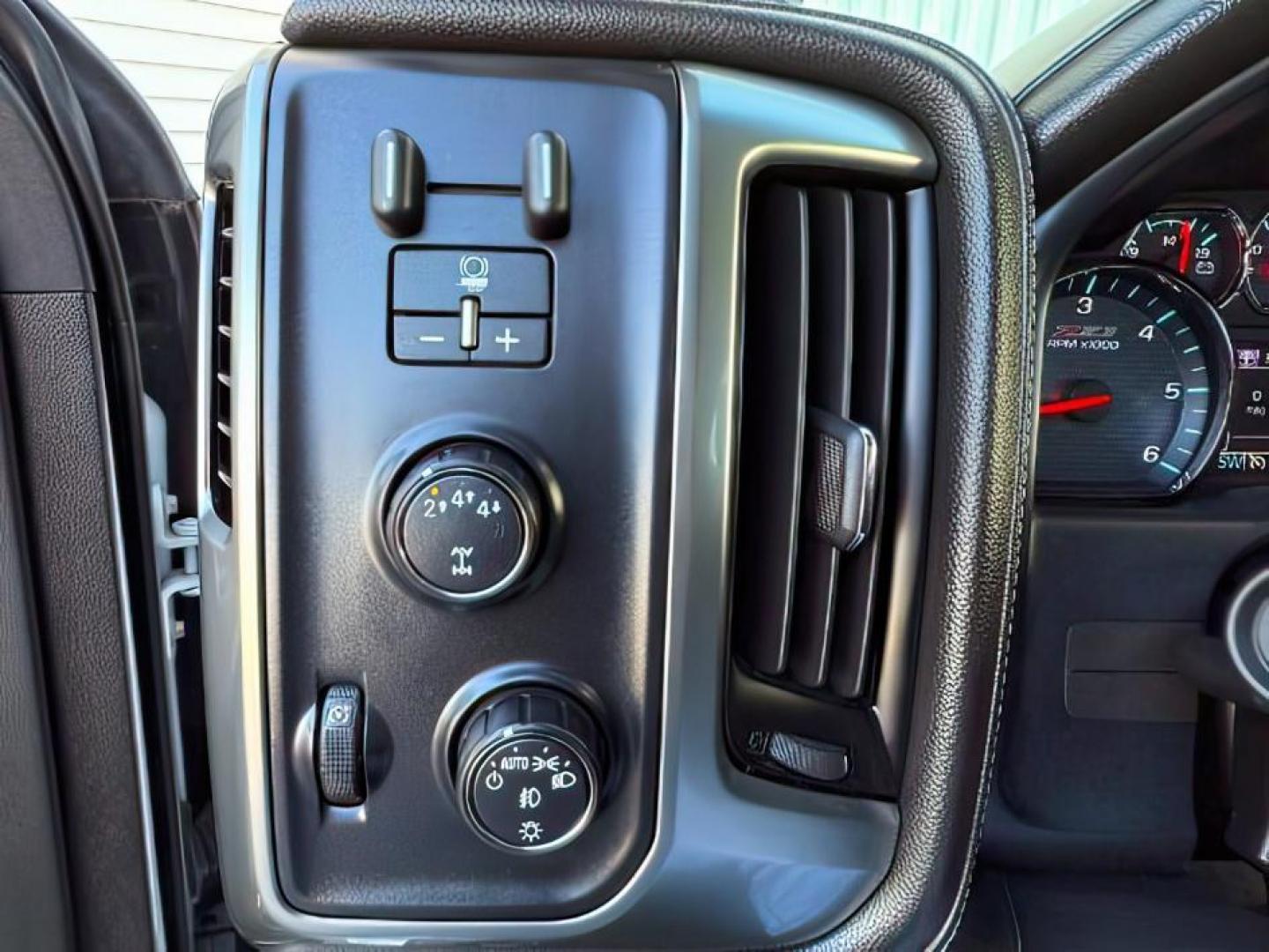 2019 Summit White /Jet Black Chevrolet Silverado 3500HD LTZ (1GC4KXEG9KF) with an 6.0 V8 engine, AUTOMATIC transmission, located at 1235 N Woodruff Ave., Idaho Falls, 83401, (208) 523-1053, 43.507172, -112.000488 - At Timberline Auto, finding a great deal on your next vehicle is always easy! Our experienced sales staff's goal is to help find you the right vehicle at the right price! Our knowledgeable finance department has options for almost any credit score. We offer extended service contract options to prote - Photo#19