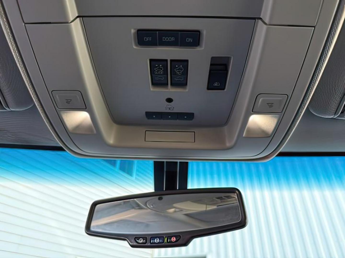 2019 Summit White /Jet Black Chevrolet Silverado 3500HD LTZ (1GC4KXEG9KF) with an 6.0 V8 engine, AUTOMATIC transmission, located at 1235 N Woodruff Ave., Idaho Falls, 83401, (208) 523-1053, 43.507172, -112.000488 - At Timberline Auto, finding a great deal on your next vehicle is always easy! Our experienced sales staff's goal is to help find you the right vehicle at the right price! Our knowledgeable finance department has options for almost any credit score. We offer extended service contract options to prote - Photo#20