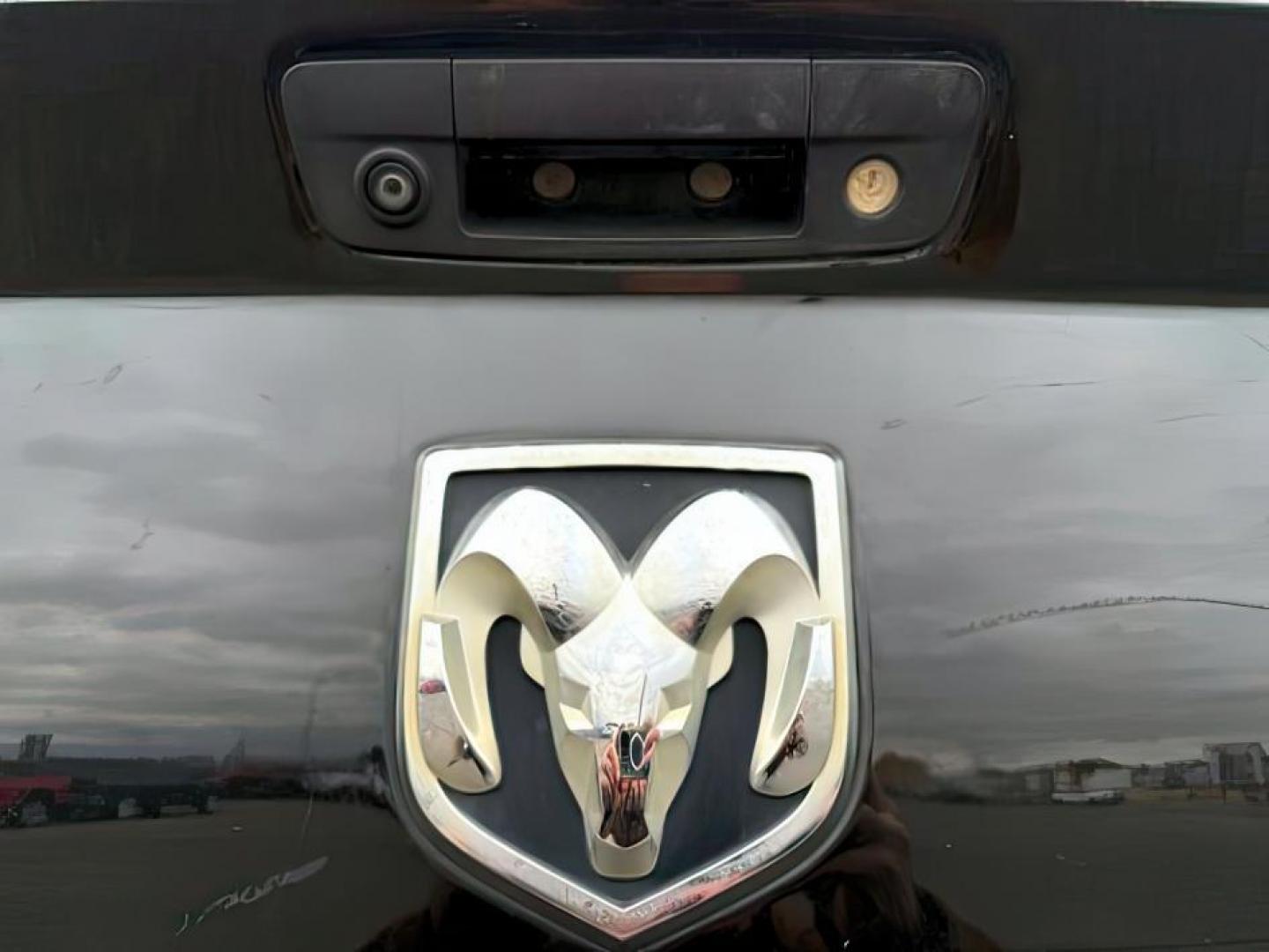 2017 BLACK /LEATHER Ram 1500 (1C6RR7PT4HS) with an 57 engine, Automatic transmission, located at 1175 N Woodruff Ave, Idaho Falls, ID, 83401, 43.506901, -111.999657 - At Timberline Auto, finding a great deal on your next vehicle is always easy! Our experienced sales staff's goal is to help find you the right vehicle at the right price! Our knowledgeable finance department has options for almost any credit score. We offer extended service contract options to prote - Photo#4