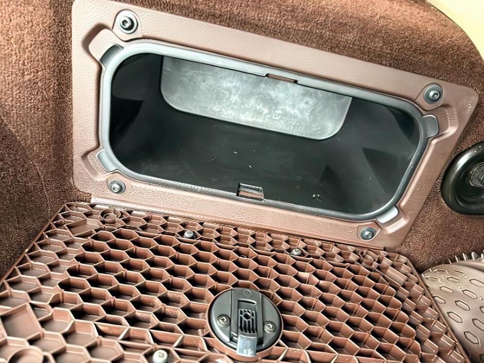 2017 BLACK /LEATHER Ram 1500 (1C6RR7PT4HS) with an 57 engine, Automatic transmission, located at 1175 N Woodruff Ave, Idaho Falls, ID, 83401, 43.506901, -111.999657 - This 2017 Ram 1500 combines full-size truck capability with comfort features that make it easy to use every day. Powered by a 5.7L HEMI V8 and equipped with 4x4, it delivers strong towing and hauling performance while handling changing road conditions with confidence. Inside, the leather interior ad- Photo#25