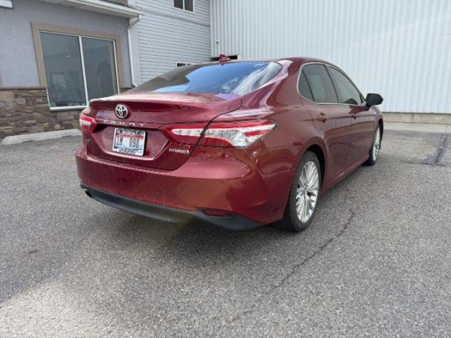 2019 RED /Black Toyota Camry Hybrid XLE (4T1B21HK3KU) with an Dynamic Force 2.5L I-4 port/direct injection engine, AUTOMATIC transmission, located at 1235 N Woodruff Ave., Idaho Falls, 83401, (208) 523-1053, 43.507172, -112.000488 - At Timberline Auto, finding a great deal on your next vehicle is always easy! Our experienced sales staff's goal is to help find you the right vehicle at the right price! Our knowledgeable finance department has options for almost any credit score. We offer extended service contract options to prote - Photo#4