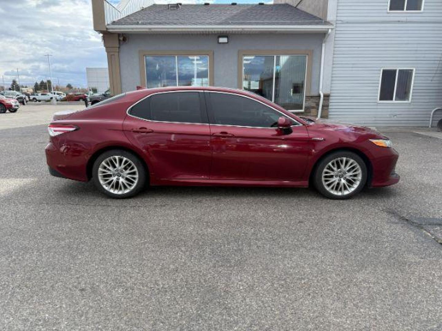 2019 RED /Black Toyota Camry Hybrid XLE (4T1B21HK3KU) with an Dynamic Force 2.5L I-4 port/direct injection engine, AUTOMATIC transmission, located at 1235 N Woodruff Ave., Idaho Falls, 83401, (208) 523-1053, 43.507172, -112.000488 - At Timberline Auto, finding a great deal on your next vehicle is always easy! Our experienced sales staff's goal is to help find you the right vehicle at the right price! Our knowledgeable finance department has options for almost any credit score. We offer extended service contract options to prote - Photo#5