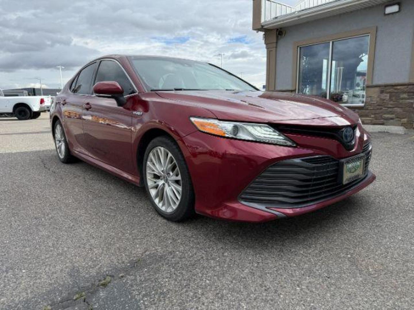 2019 RED /Black Toyota Camry Hybrid XLE (4T1B21HK3KU) with an Dynamic Force 2.5L I-4 port/direct injection engine, AUTOMATIC transmission, located at 1235 N Woodruff Ave., Idaho Falls, 83401, (208) 523-1053, 43.507172, -112.000488 - At Timberline Auto, finding a great deal on your next vehicle is always easy! Our experienced sales staff's goal is to help find you the right vehicle at the right price! Our knowledgeable finance department has options for almost any credit score. We offer extended service contract options to prote - Photo#6