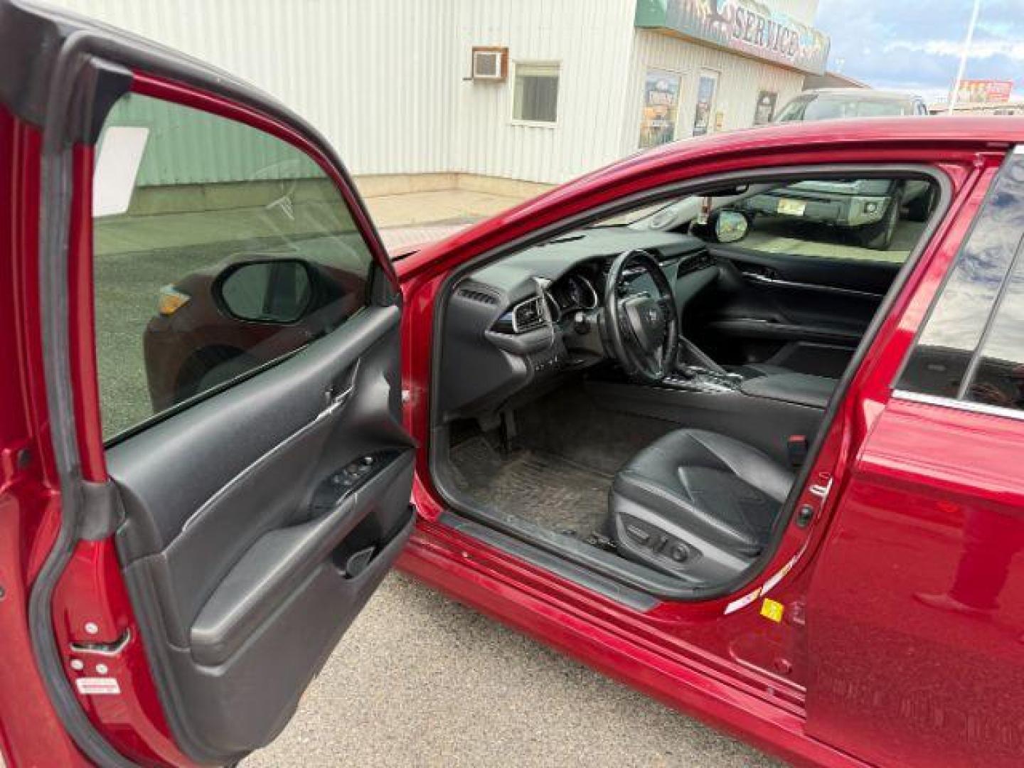2019 RED /Black Toyota Camry Hybrid XLE (4T1B21HK3KU) with an Dynamic Force 2.5L I-4 port/direct injection engine, AUTOMATIC transmission, located at 1235 N Woodruff Ave., Idaho Falls, 83401, (208) 523-1053, 43.507172, -112.000488 - At Timberline Auto, finding a great deal on your next vehicle is always easy! Our experienced sales staff's goal is to help find you the right vehicle at the right price! Our knowledgeable finance department has options for almost any credit score. We offer extended service contract options to prote - Photo#9