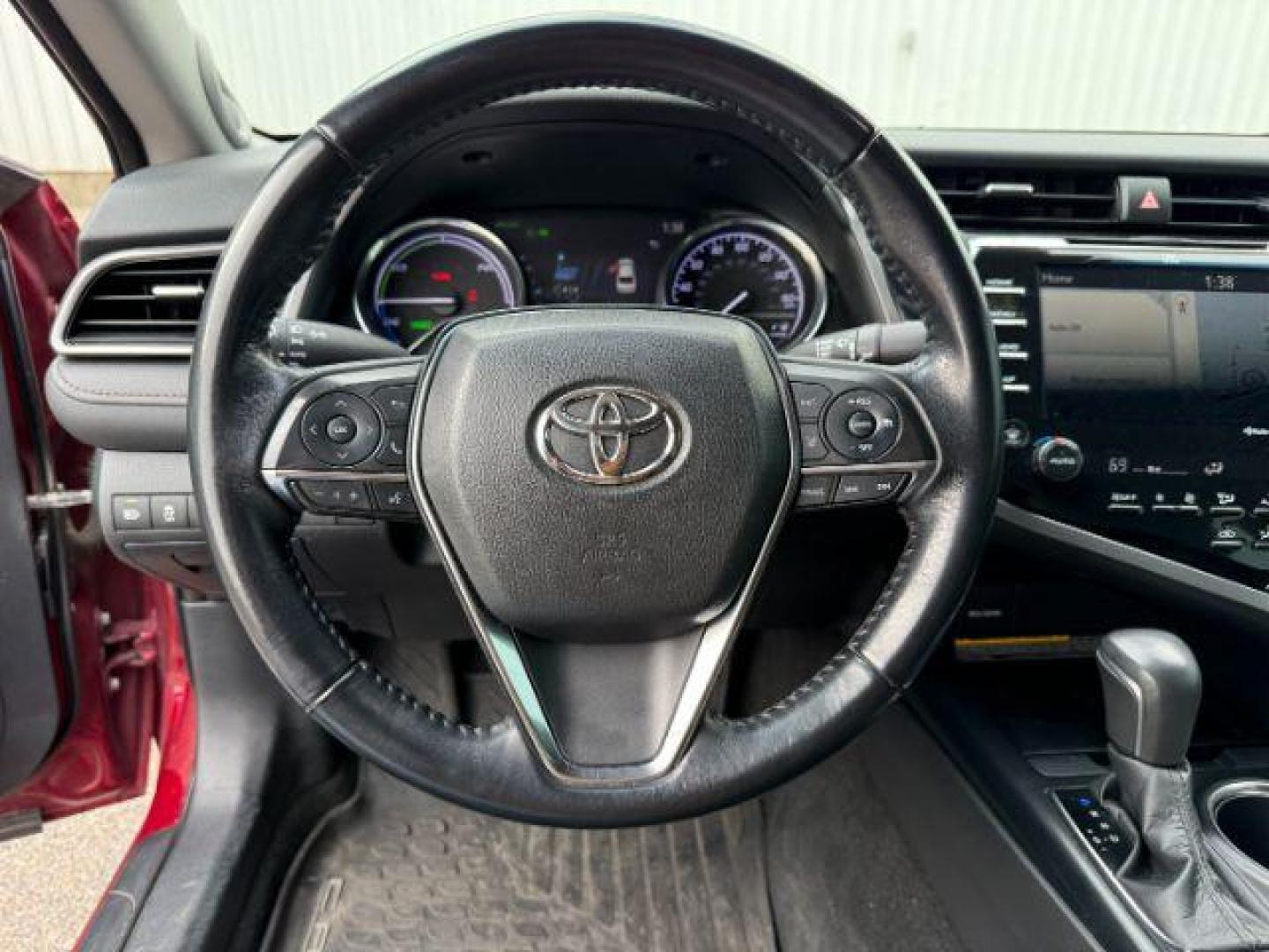 2019 RED /Black Toyota Camry Hybrid XLE (4T1B21HK3KU) with an Dynamic Force 2.5L I-4 port/direct injection engine, AUTOMATIC transmission, located at 1235 N Woodruff Ave., Idaho Falls, 83401, (208) 523-1053, 43.507172, -112.000488 - At Timberline Auto, finding a great deal on your next vehicle is always easy! Our experienced sales staff's goal is to help find you the right vehicle at the right price! Our knowledgeable finance department has options for almost any credit score. We offer extended service contract options to prote - Photo#12