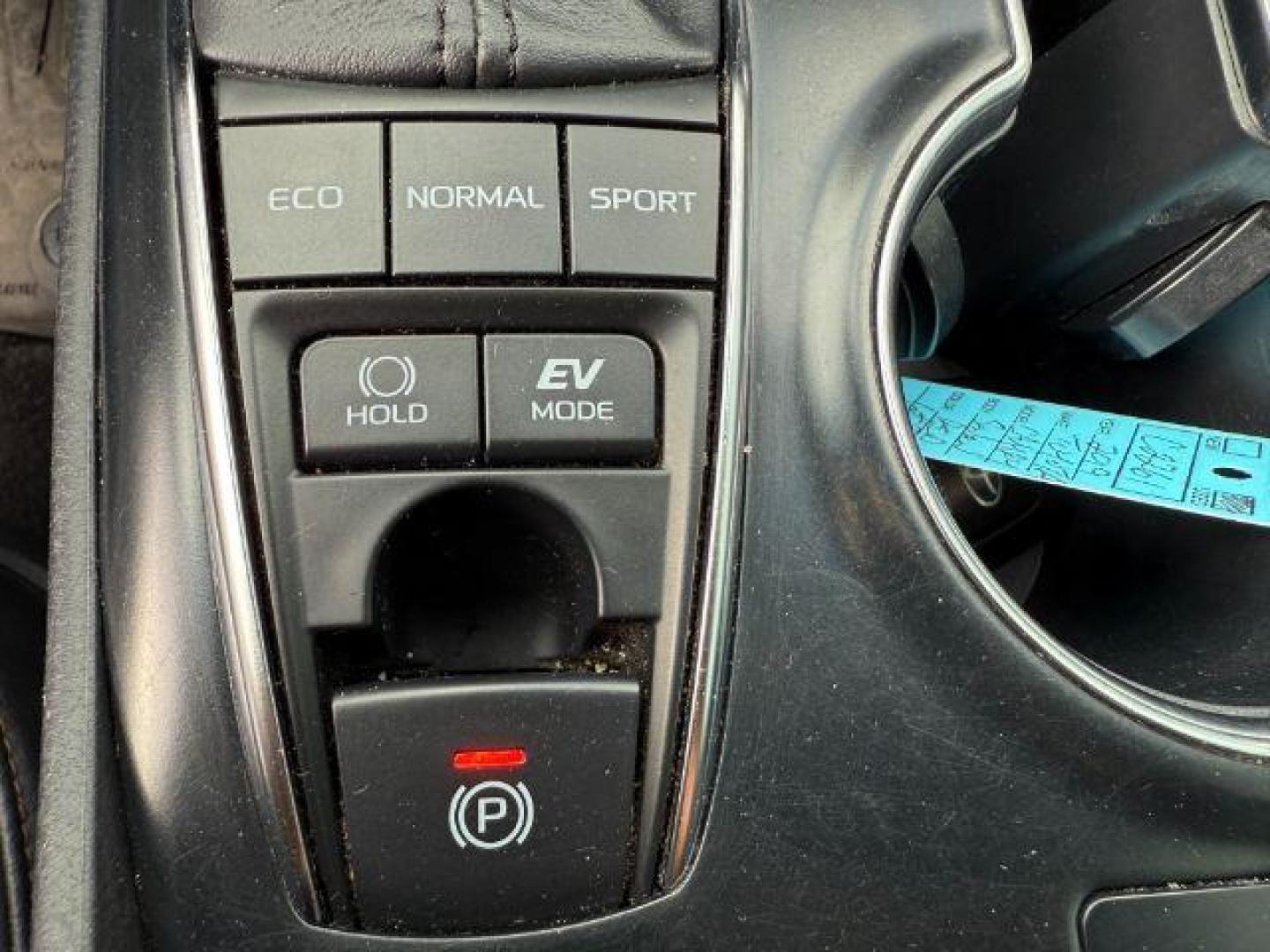 2019 RED /Black Toyota Camry Hybrid XLE (4T1B21HK3KU) with an Dynamic Force 2.5L I-4 port/direct injection engine, AUTOMATIC transmission, located at 1235 N Woodruff Ave., Idaho Falls, 83401, (208) 523-1053, 43.507172, -112.000488 - At Timberline Auto, finding a great deal on your next vehicle is always easy! Our experienced sales staff's goal is to help find you the right vehicle at the right price! Our knowledgeable finance department has options for almost any credit score. We offer extended service contract options to prote - Photo#17