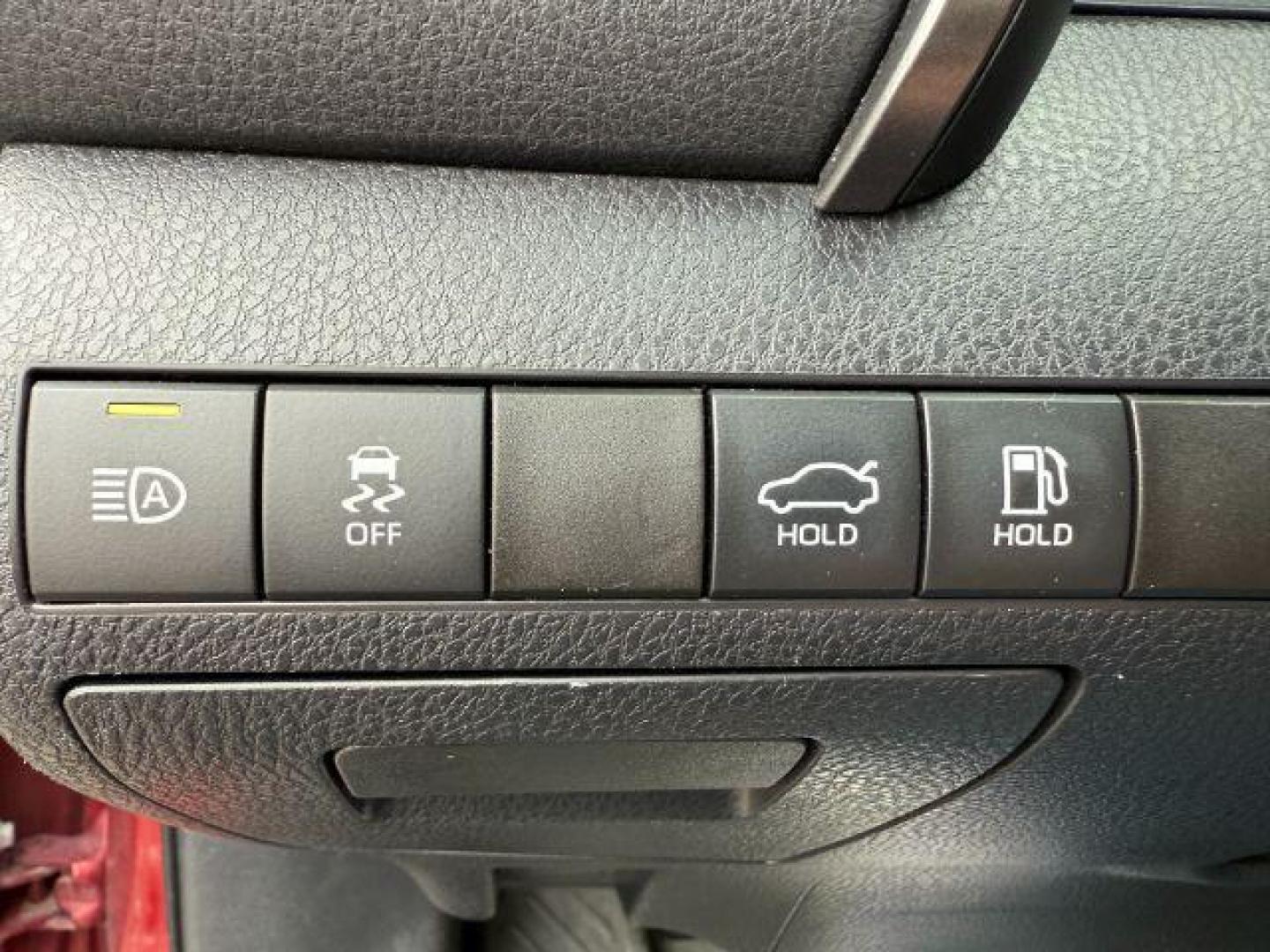 2019 RED /Black Toyota Camry Hybrid XLE (4T1B21HK3KU) with an Dynamic Force 2.5L I-4 port/direct injection engine, AUTOMATIC transmission, located at 1235 N Woodruff Ave., Idaho Falls, 83401, (208) 523-1053, 43.507172, -112.000488 - At Timberline Auto, finding a great deal on your next vehicle is always easy! Our experienced sales staff's goal is to help find you the right vehicle at the right price! Our knowledgeable finance department has options for almost any credit score. We offer extended service contract options to prote - Photo#18