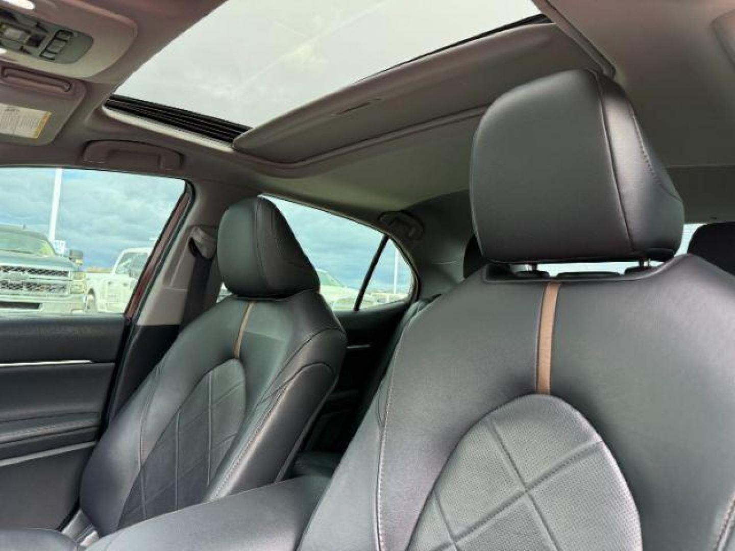 2019 RED /Black Toyota Camry Hybrid XLE (4T1B21HK3KU) with an Dynamic Force 2.5L I-4 port/direct injection engine, AUTOMATIC transmission, located at 1235 N Woodruff Ave., Idaho Falls, 83401, (208) 523-1053, 43.507172, -112.000488 - At Timberline Auto, finding a great deal on your next vehicle is always easy! Our experienced sales staff's goal is to help find you the right vehicle at the right price! Our knowledgeable finance department has options for almost any credit score. We offer extended service contract options to prote - Photo#20