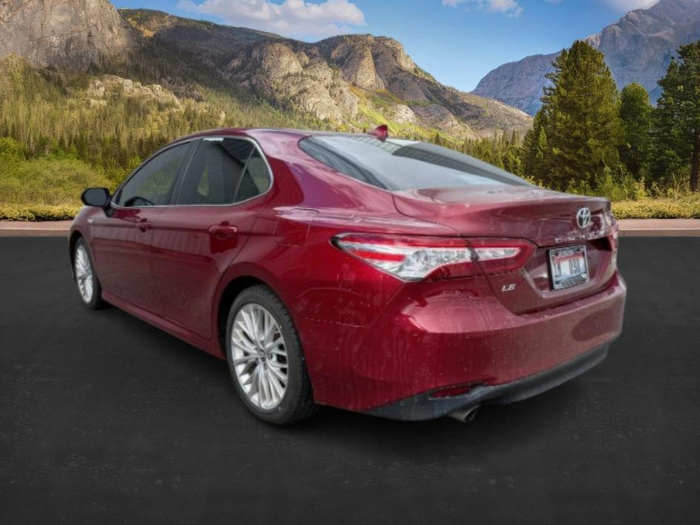 2019 RED /Black Toyota Camry Hybrid (4T1B21HK3KU) with an Dynamic Force 25L I-4 portdirect injection engine, Automatic transmission, located at 1175 N Woodruff Ave, Idaho Falls, ID, 83401, 43.506901, -111.999657 - At Timberline Auto, finding a great deal on your next vehicle is always easy! Our experienced sales staff's goal is to help find you the right vehicle at the right price! Our knowledgeable finance department has options for almost any credit score. We offer extended service contract options to prote - Photo#2