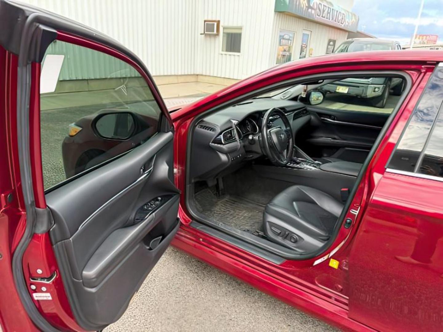 2019 RED /Black Toyota Camry Hybrid (4T1B21HK3KU) with an Dynamic Force 25L I-4 portdirect injection engine, Automatic transmission, located at 1175 N Woodruff Ave, Idaho Falls, ID, 83401, 43.506901, -111.999657 - At Timberline Auto, finding a great deal on your next vehicle is always easy! Our experienced sales staff's goal is to help find you the right vehicle at the right price! Our knowledgeable finance department has options for almost any credit score. We offer extended service contract options to prote - Photo#9